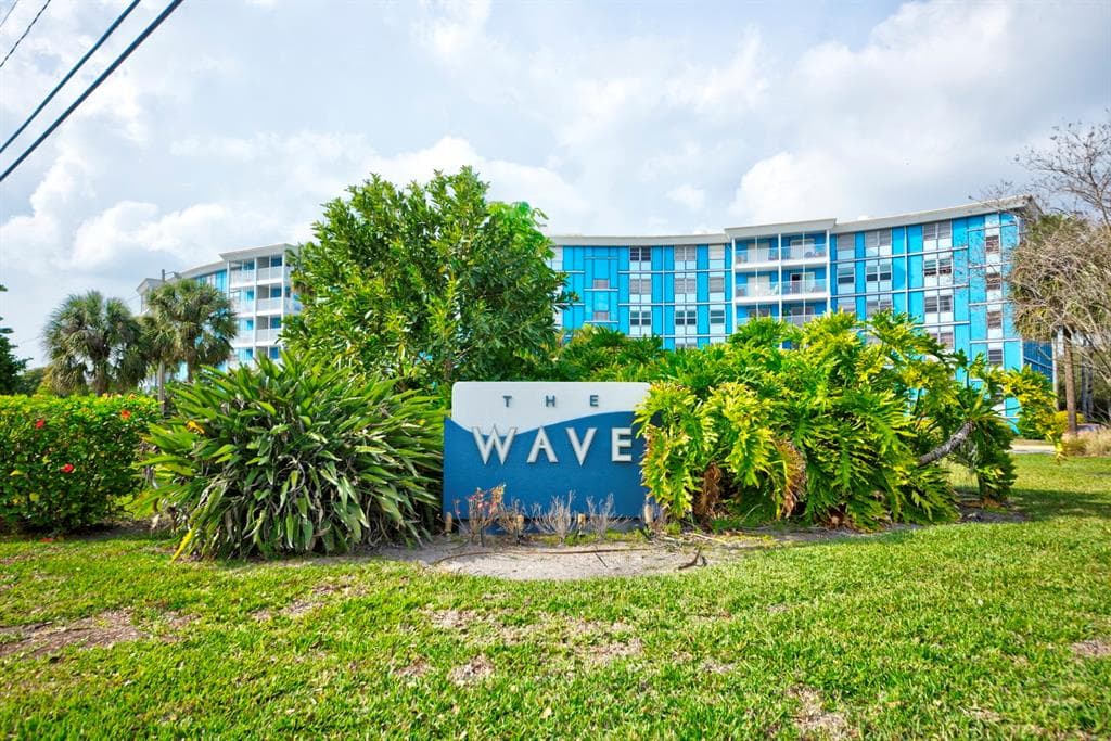 3315 58TH AVENUE S UNIT 306 - 2bd/2ba - $119,999 - ST PETERSBURG, FL