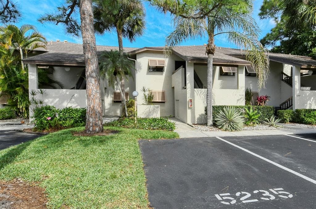 5235 WILLOW LINKS UNIT 41 - 2bd/2ba - $249,000 - SARASOTA, FL