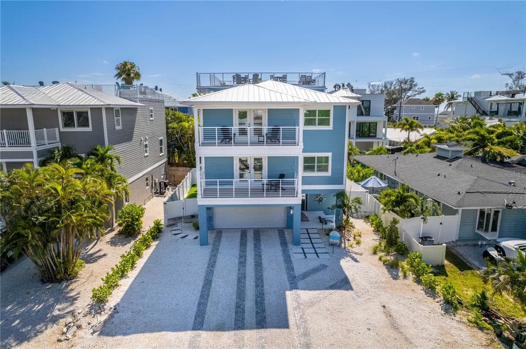 2102 AVENUE B - 7bd/6ba - $3,500,000 - BRADENTON BEACH, FL