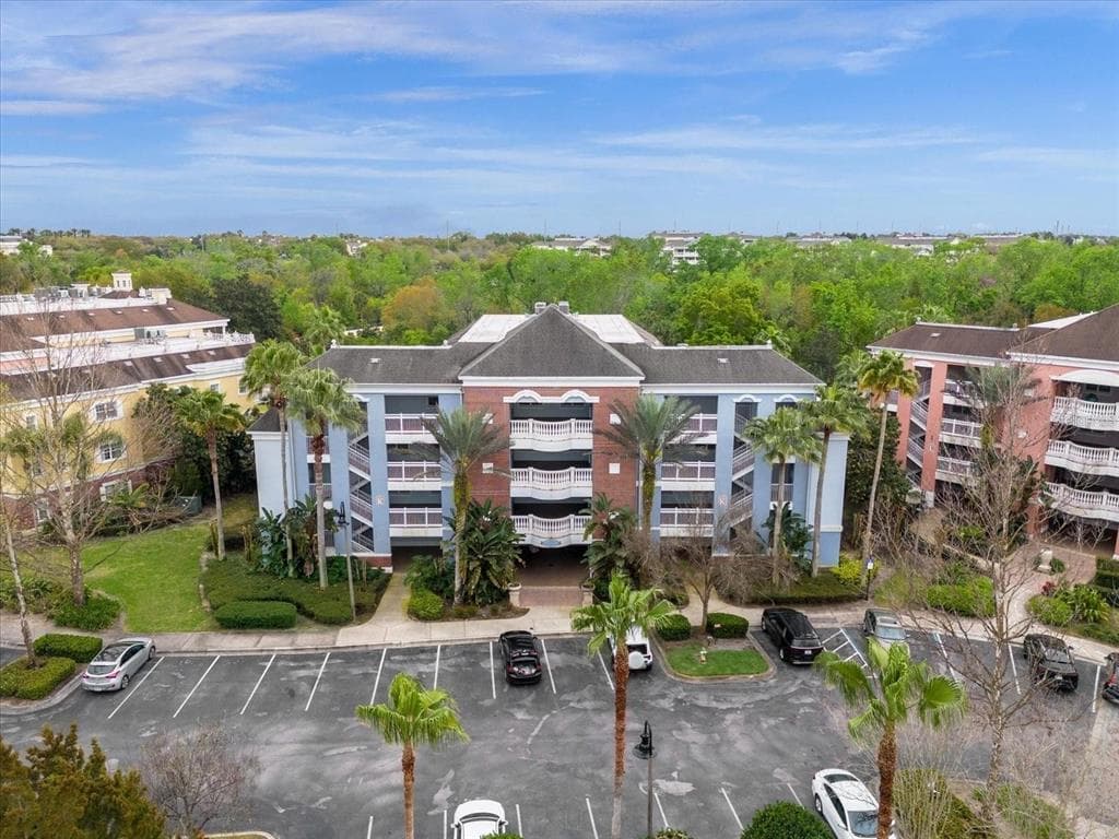 7652 WHISPER WAY UNIT 302 - 3bd/3ba - $299,000 - REUNION, FL