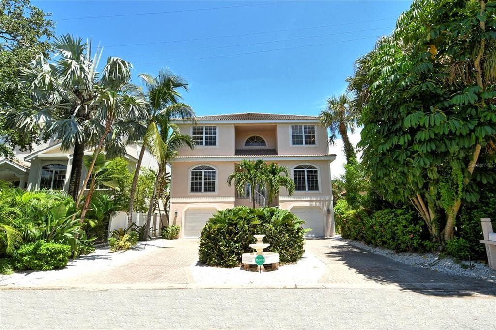 4931 OXFORD DRIVE - 3bd/3ba - $1,725,000 - SARASOTA, FL