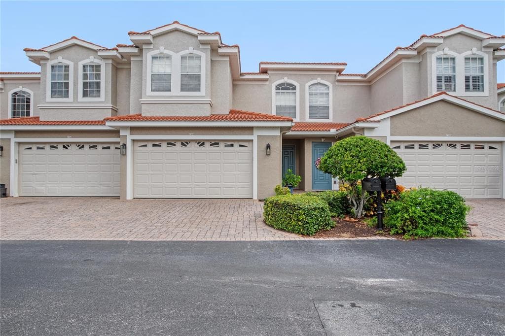 1344 RIBOLLA DRIVE - 3bd/3ba - $519,000 - PALM HARBOR, FL