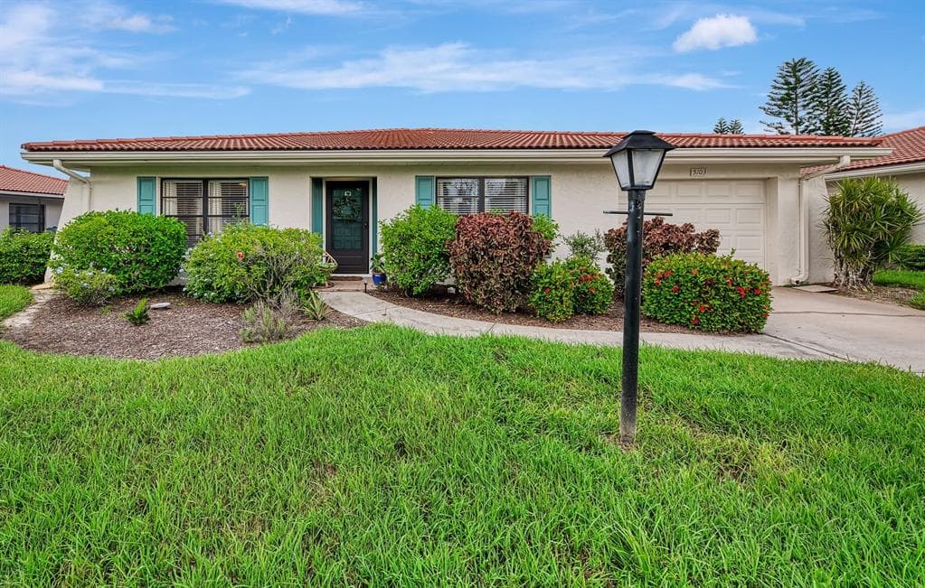 5103 GREENCROFT ROAD - 2bd/2ba - $385,000 - SARASOTA, FL