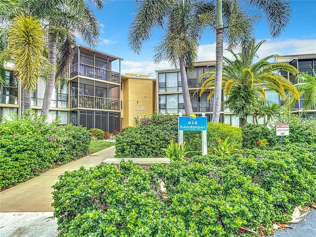 618 BIRD BAY DRIVE S UNIT 202 - 2bd/2ba - $169,000 - VENICE, FL