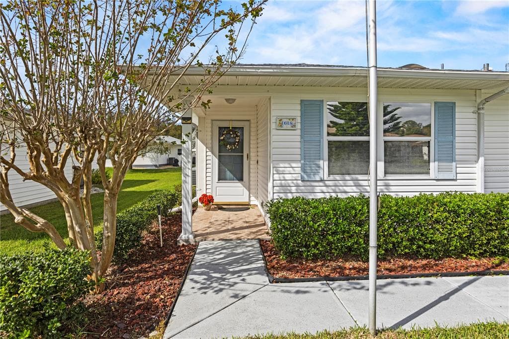 1618 BIRCHWOOD LOOP - 2bd/2ba - $259,900 - LAKELAND, FL