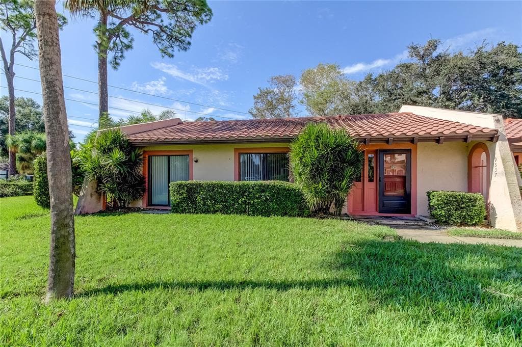 9537 86TH AVENUE UNIT 9537 - 2bd/2ba - $235,900 - SEMINOLE, FL
