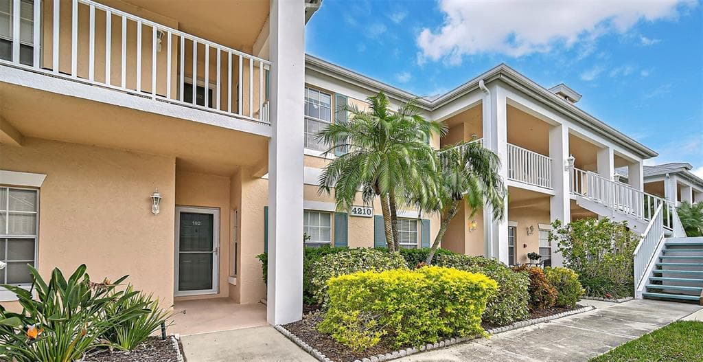 4210 CADDIE DRIVE E UNIT 102 - 2bd/2ba - $269,900 - BRADENTON, FL