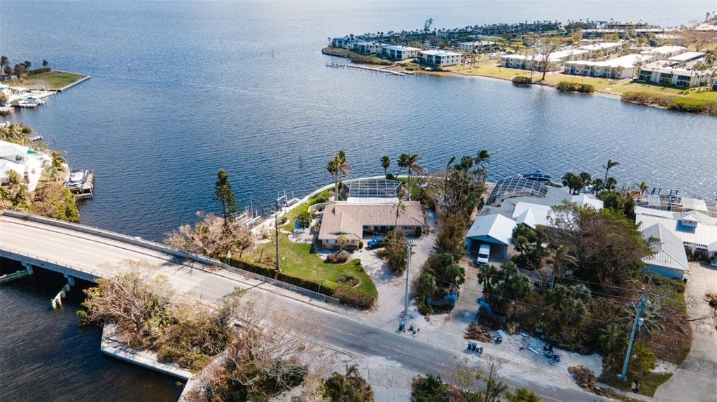 543 KEY ROYALE DRIVE - 4bd/2ba - $3,400,000 - HOLMES BEACH, FL
