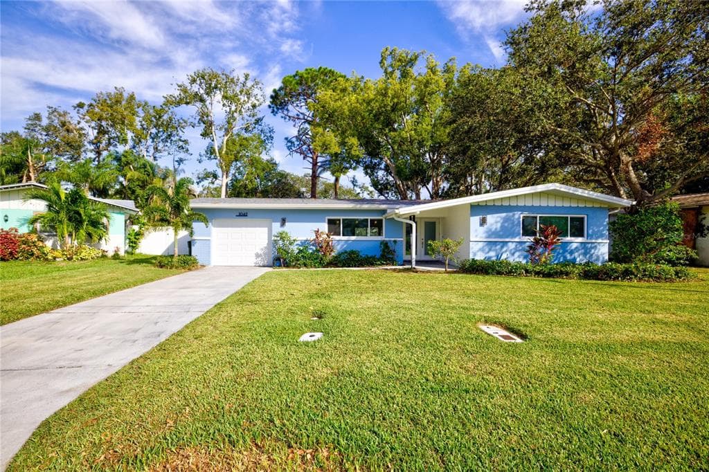 1042 IDLEWILD DRIVE N - 3bd/2ba - $537,000 - DUNEDIN, FL