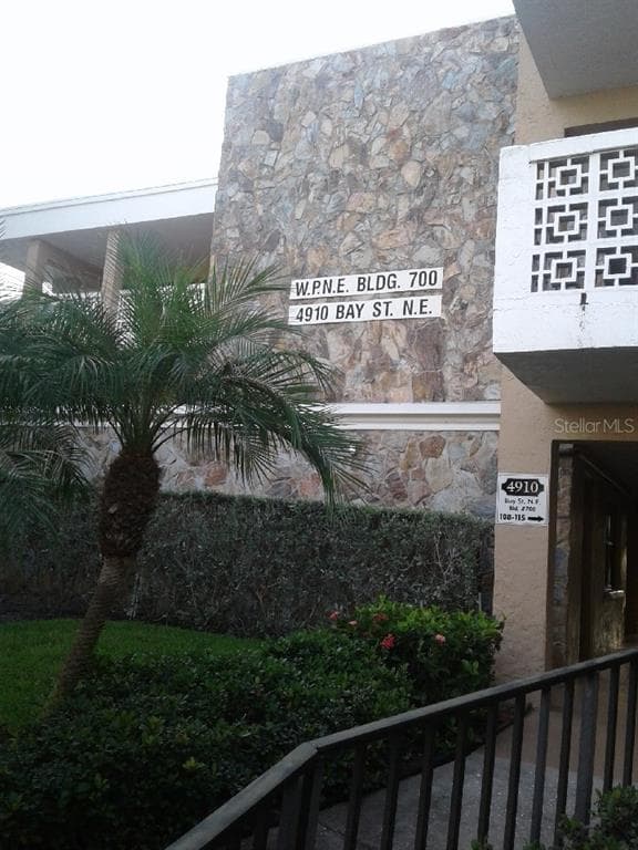 4910 BAY STREET NE UNIT 309 - 2bd/2ba - $175,000 - ST PETERSBURG, FL