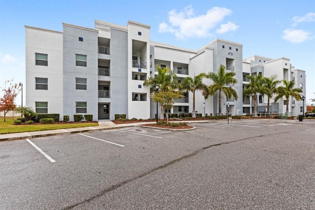 4721 CLOCK TOWER DRIVE UNIT 204 - 2bd/2ba - $310,000 - KISSIMMEE, FL