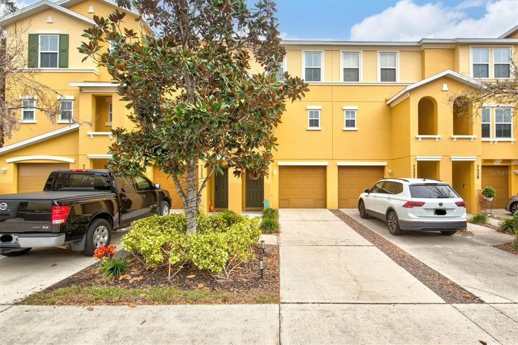 7325 BLACK WALNUT WAY - 2bd/3ba - $224,900 - LAKEWOOD RANCH, FL