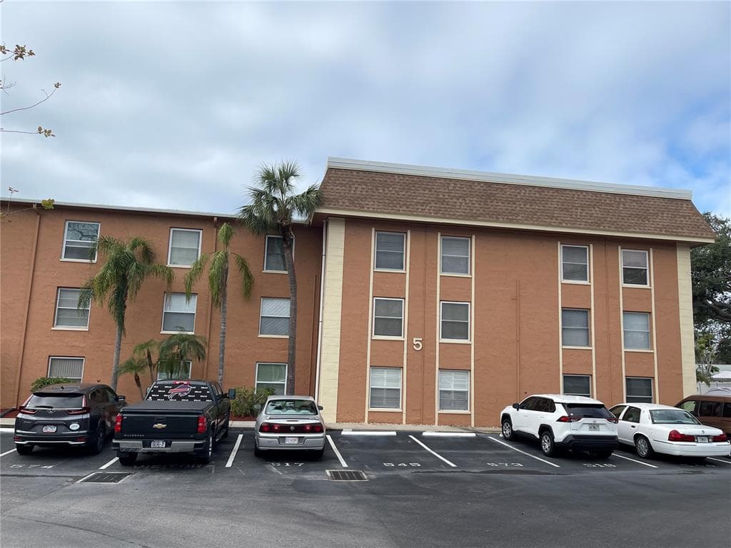 12760 INDIAN ROCKS ROAD UNIT 562 - 1bd/1ba - $115,000 - LARGO, FL