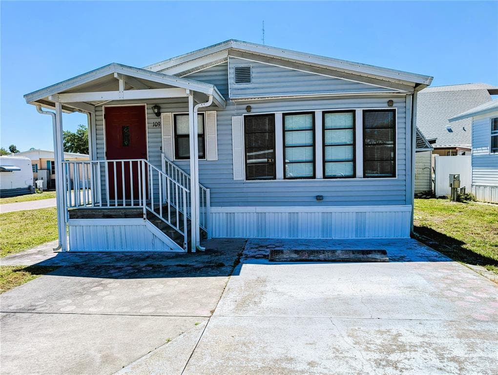 3275 26TH AVENUE E UNIT 109 - 1bd/1ba - $79,900 - BRADENTON, FL