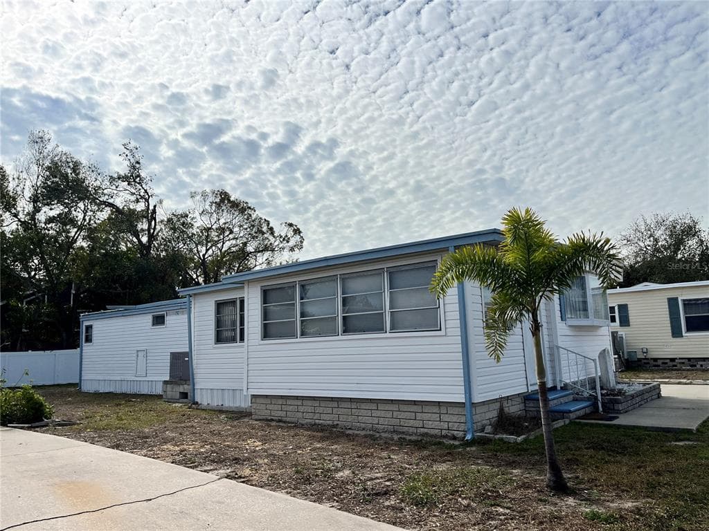 326 MOUNT SAXON AVENUE NE UNIT 314 - 2bd/1ba - $35,000 - ST PETERSBURG, FL