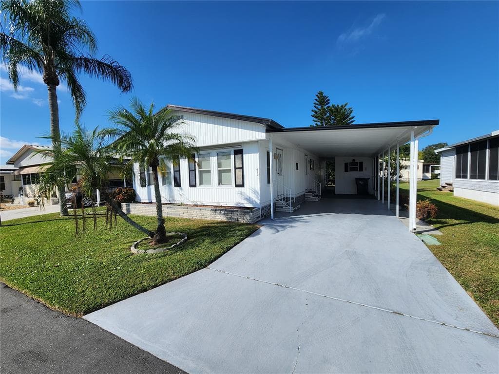 808 53RD AVENUE E UNIT 76 - 2bd/2ba - $169,900 - BRADENTON, FL