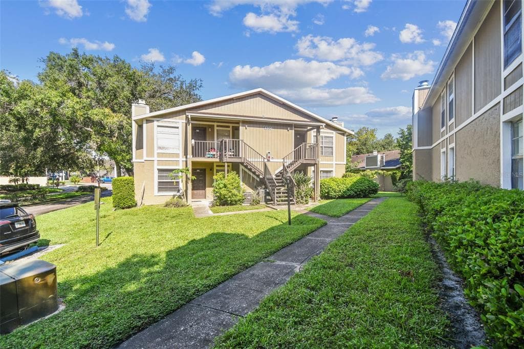 4208 WINDING MOSS TRAIL UNIT 102 - 2bd/2ba - $142,900 - TAMPA, FL
