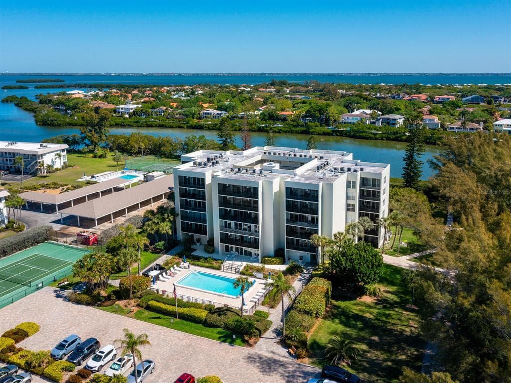 3240 GULF OF MEXICO DRIVE UNIT B104 - 2bd/2ba - $499,900 - LONGBOAT KEY, FL