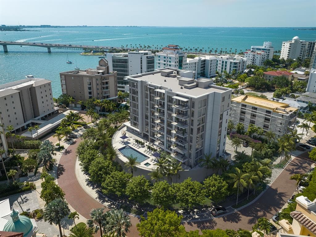325 GOLDEN GATE POINT UNIT 703 - 3bd/4ba - $3,965,000 - SARASOTA, FL