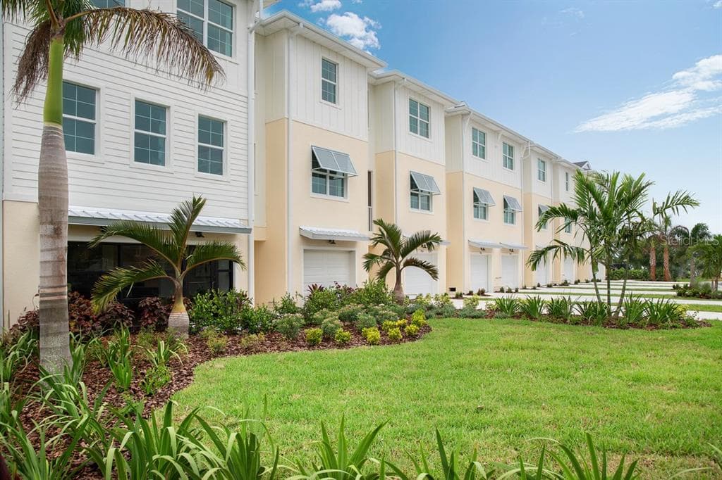 7318 MARATHON DRIVE - 3bd/3ba - $887,184 - SEMINOLE, FL