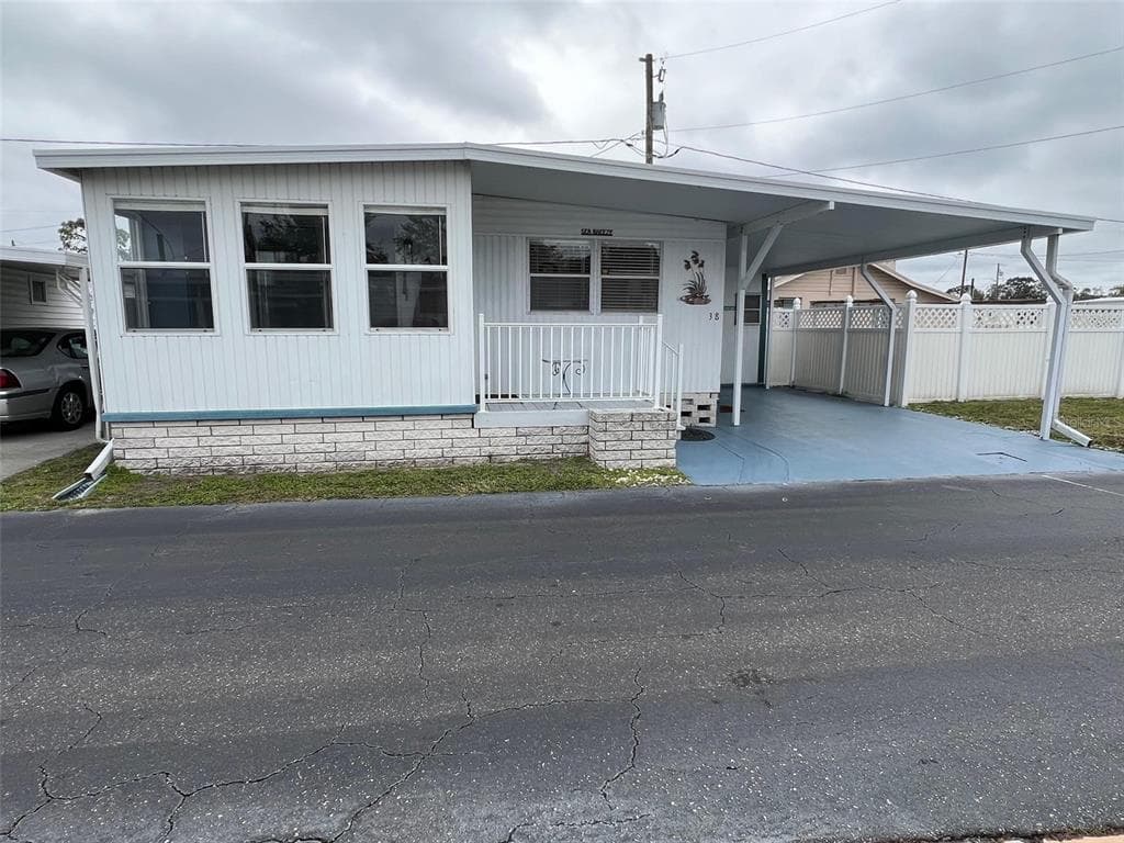 12766 SEMINOLE BOULEVARD UNIT 38 - 2bd/1ba - $84,900 - LARGO, FL