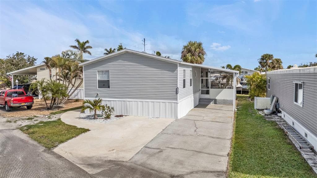 3308 SUNNY HARBOR DRIVE - 2bd/2ba - $229,900 - PUNTA GORDA, FL