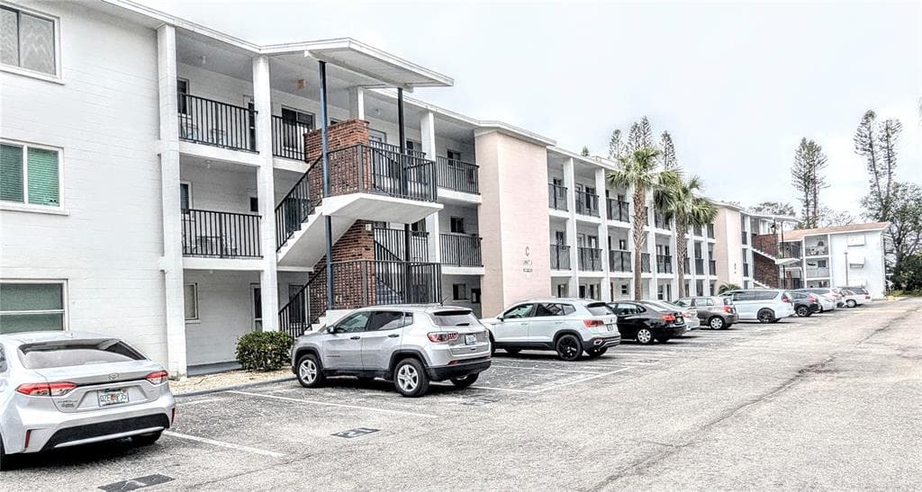 5918 PALM LANE UNIT C33 - 2bd/1ba - $99,750 - BRADENTON, FL