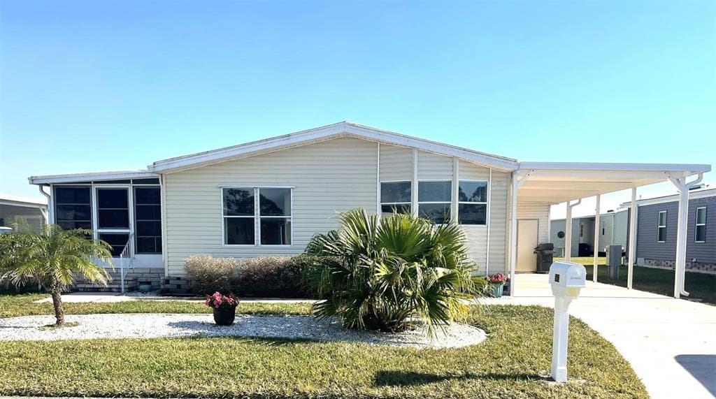 563 PORTSIDE DRIVE - 2bd/2ba - $149,000 - NORTH PORT, FL