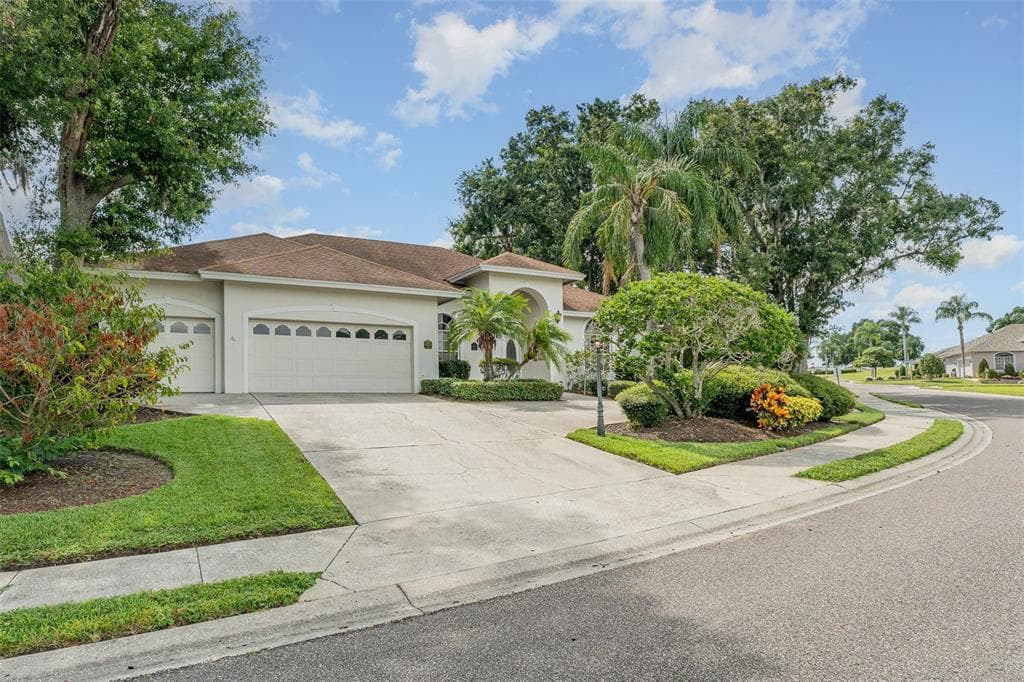 6850 HUNTINGTON HILLS BOULEVARD - 5bd/3ba - $509,900 - LAKELAND, FL