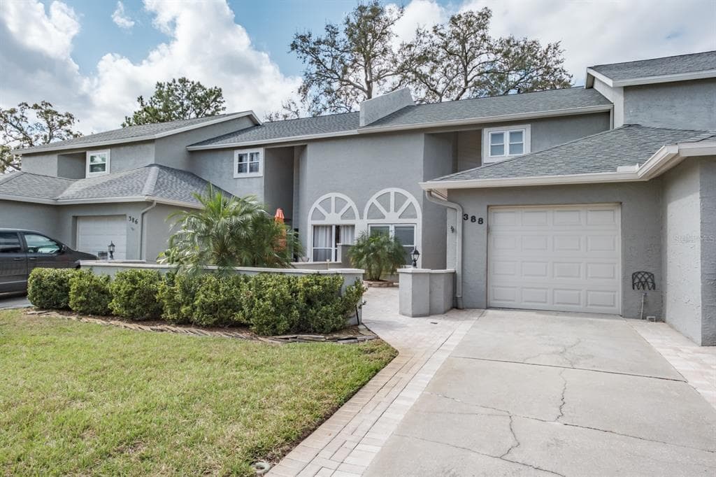 388 BUCKINGHAM PLACE - 3bd/3ba - $394,900 - PALM HARBOR, FL