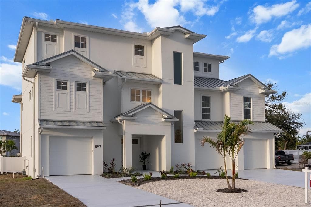 597 BUTTONWOOD DRIVE - 5bd/7ba - $4,249,000 - LONGBOAT KEY, FL