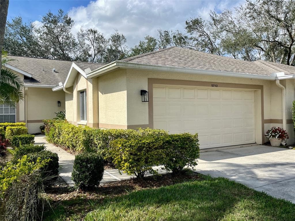 5712 COTTONWOOD STREET - 2bd/2ba - $300,000 - BRADENTON, FL