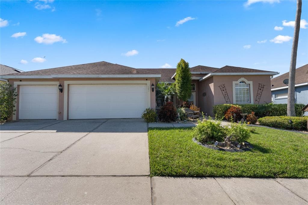141 PRESTWICK DRIVE - 4bd/3ba - $479,000 - DAVENPORT, FL