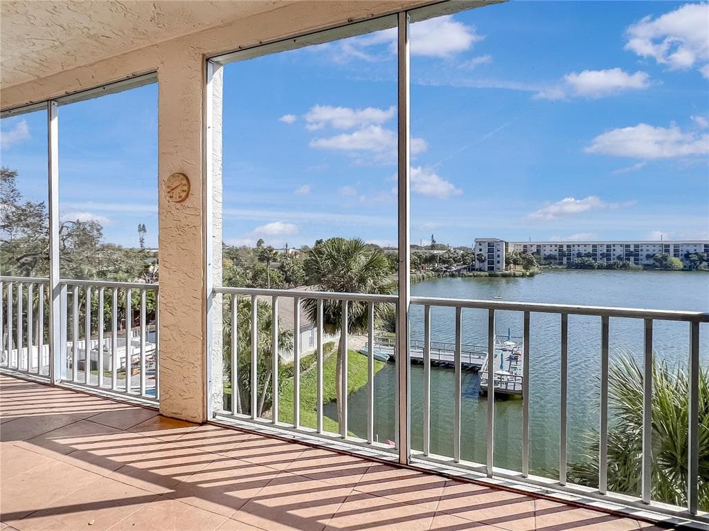 3424 LAKE BAYSHORE DRIVE UNIT 405 BUILDING P - 2bd/2ba - $155,000 - BRADENTON, FL