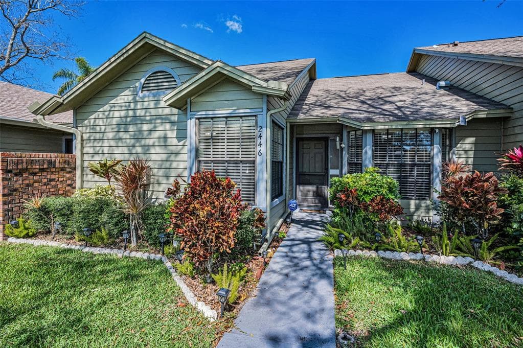 2446 BENTLEY DRIVE - 2bd/2ba - $220,000 - PALM HARBOR, FL