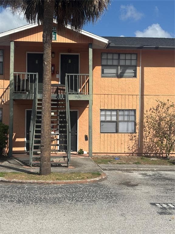 12403 HIBISCUS OAK PLACE UNIT 202 - 2bd/1ba - $130,000 - TAMPA, FL