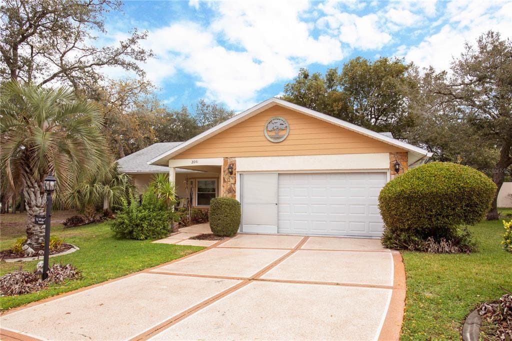 2641 ROYAL RIDGE DRIVE - 2bd/2ba - $389,000 - SPRING HILL, FL