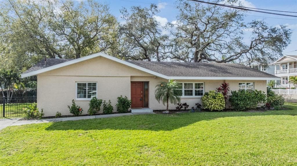 217 2ND STREET SW - 4bd/2ba - $494,900 - LARGO, FL