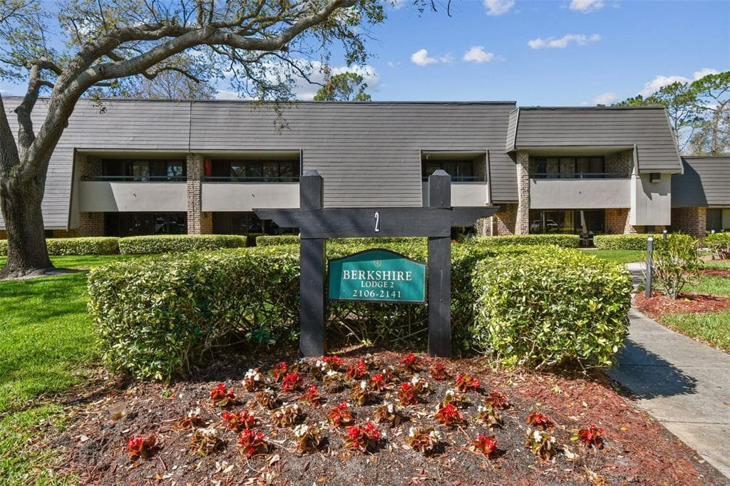 36750 US HIGHWAY 19 N UNIT 01205 - 1bd/1ba - $209,900 - PALM HARBOR, FL