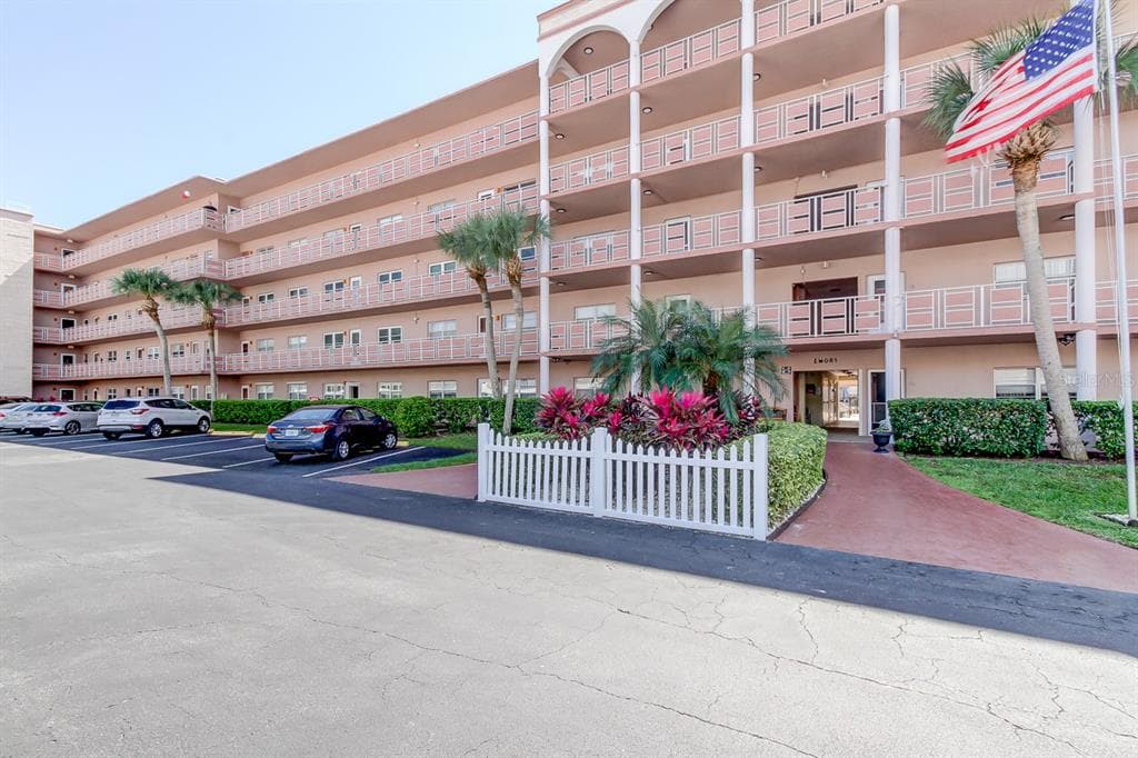 5521 80TH STREET N UNIT 315 - 2bd/2ba - $139,000 - ST PETERSBURG, FL
