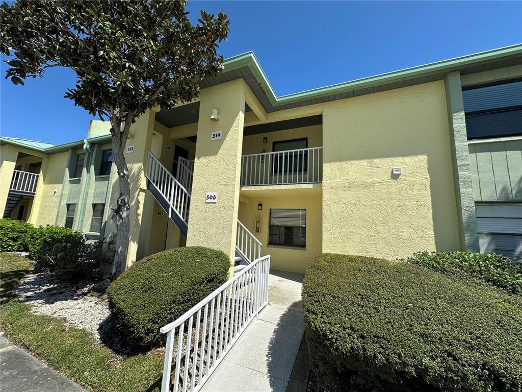 6125 113TH STREET UNIT 505 - 2bd/2ba - $165,000 - SEMINOLE, FL