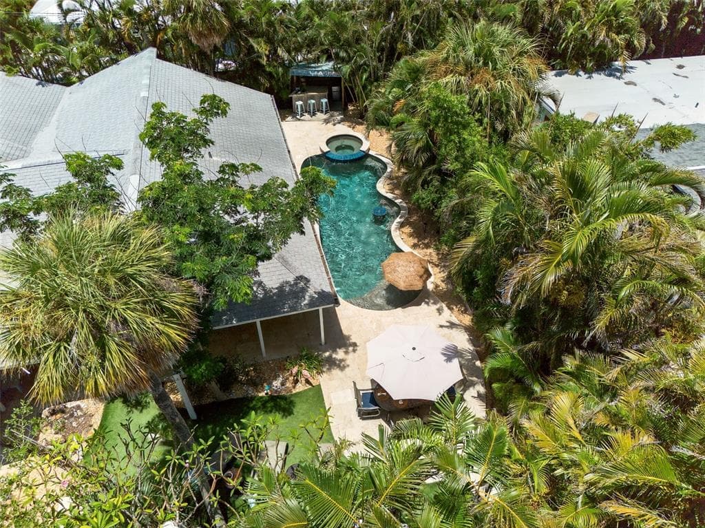 402 71ST STREET - 4bd/3ba - $1,495,000 - HOLMES BEACH, FL