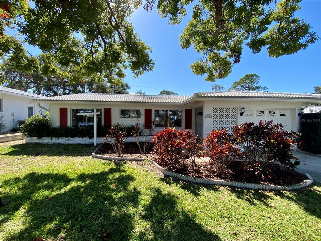 9082 141ST STREET - 2bd/2ba - $419,000 - SEMINOLE, FL