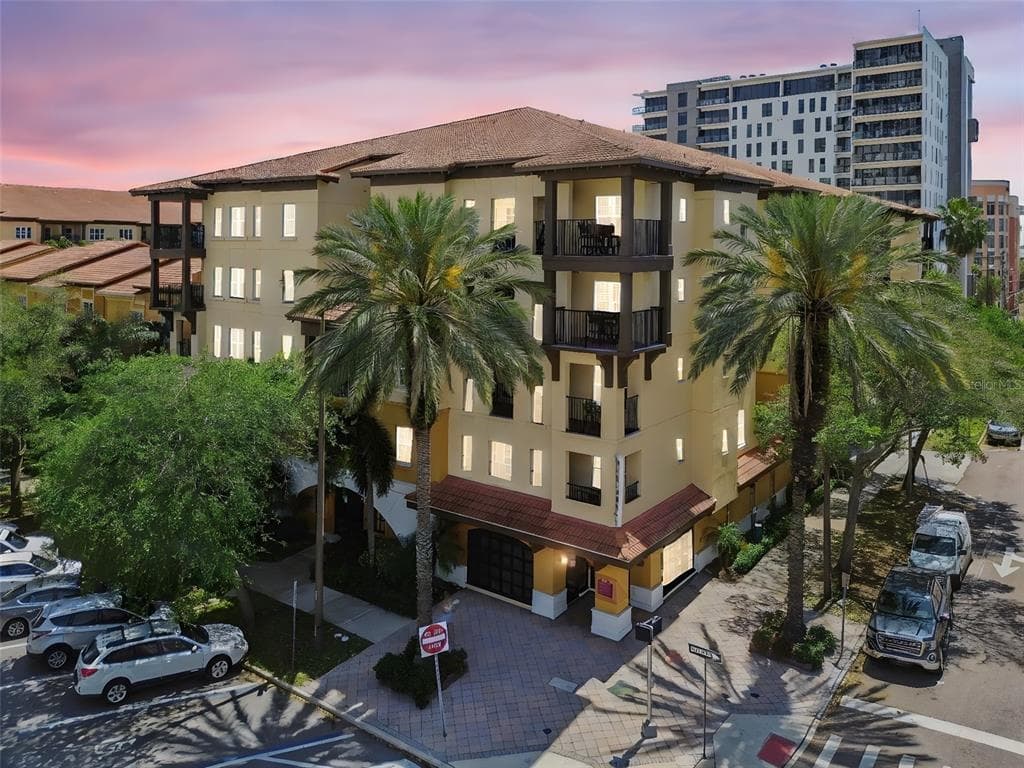 100 4TH AVENUE S UNIT 220 - 2bd/2ba - $535,000 - ST PETERSBURG, FL