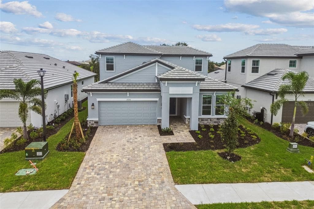 17236 SAVORY MIST CIRCLE - 4bd/4ba - $739,999 - LAKEWOOD RANCH, FL