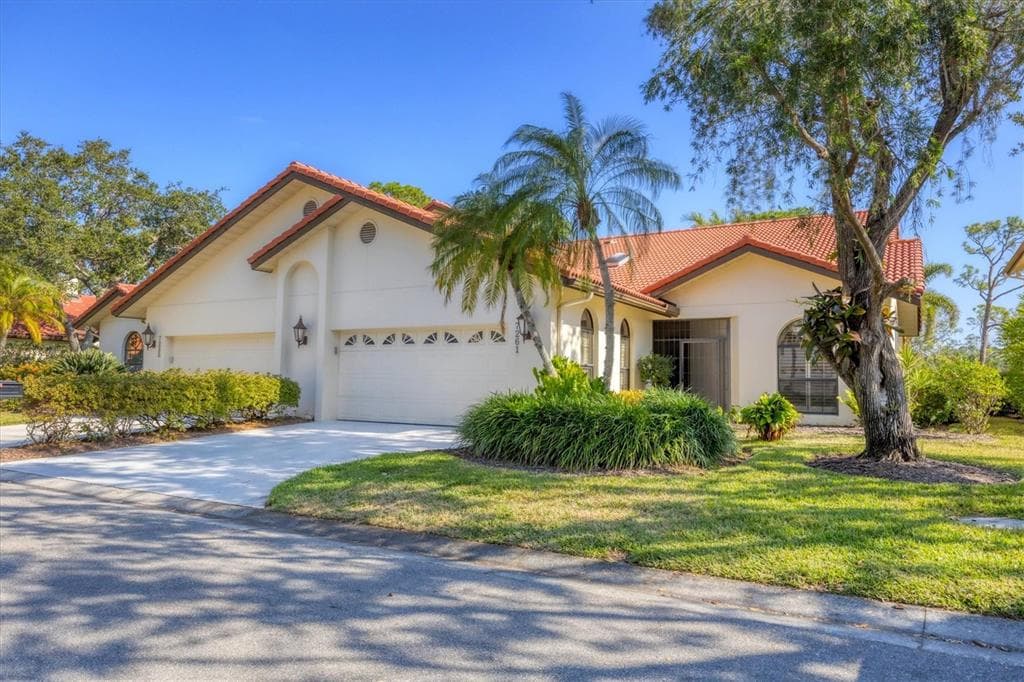 7261 VILLA D ESTE DRIVE - 2bd/2ba - $730,000 - SARASOTA, FL