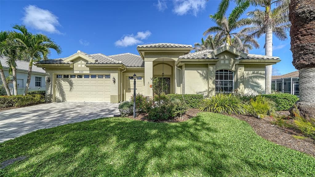 525 CHEVAL DRIVE - 3bd/4ba - $599,000 - VENICE, FL