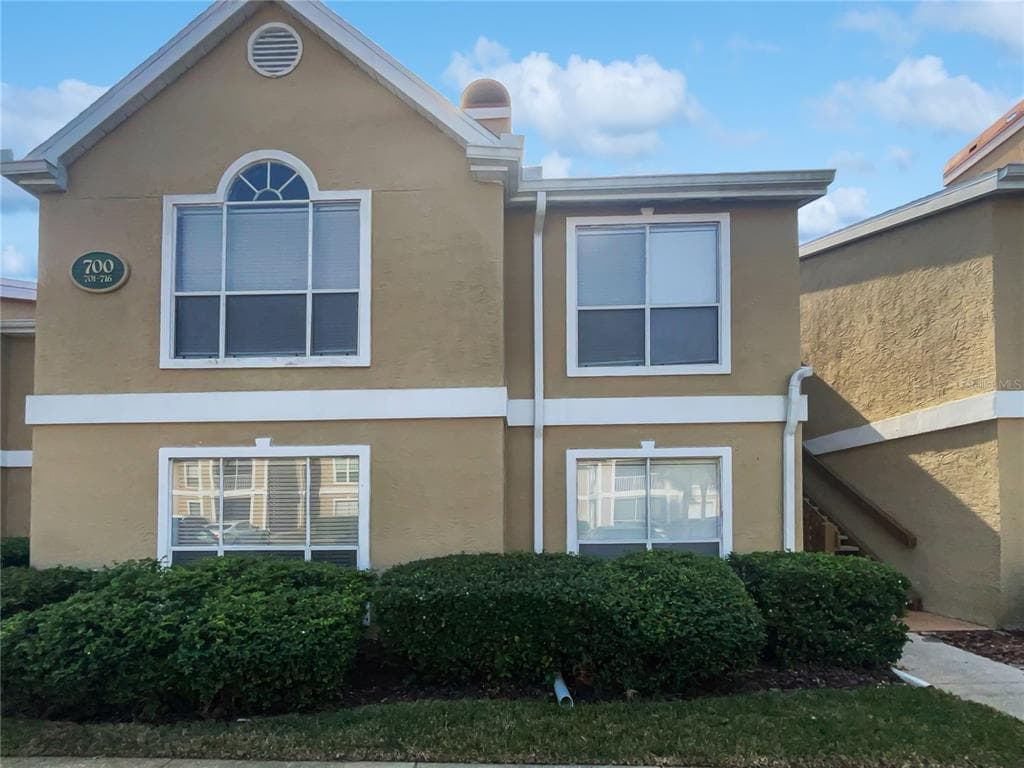 9481 HIGHLAND OAK DRIVE UNIT 703 - 2bd/2ba - $148,000 - TAMPA, FL