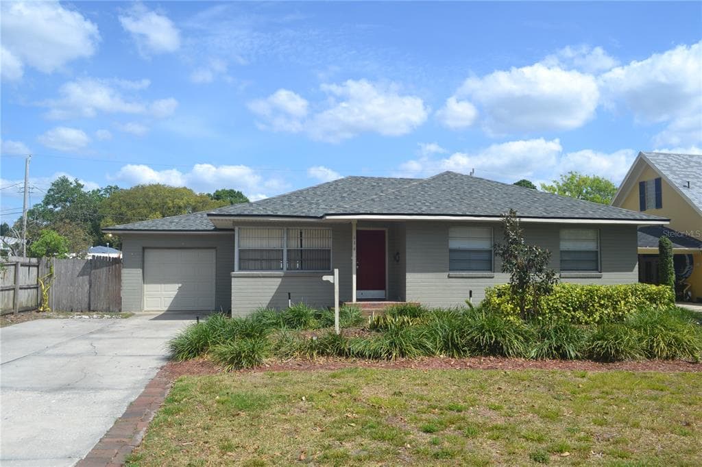 614 CHATHAM DRIVE - 4bd/2ba - $335,000 - LAKELAND, FL