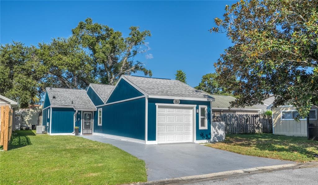 152 CHELSEA COURT - 2bd/2ba - $385,000 - DUNEDIN, FL
